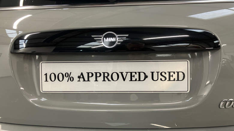 MINI Hatchback 1.5 Cooper Classic II 3dr Petrol Hatchback